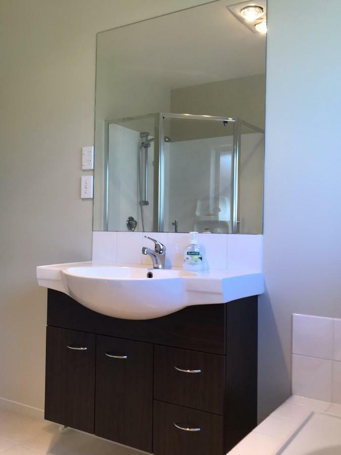 Christchurch City Fringe Family Home Modern Private Room Крайстчърч Екстериор снимка